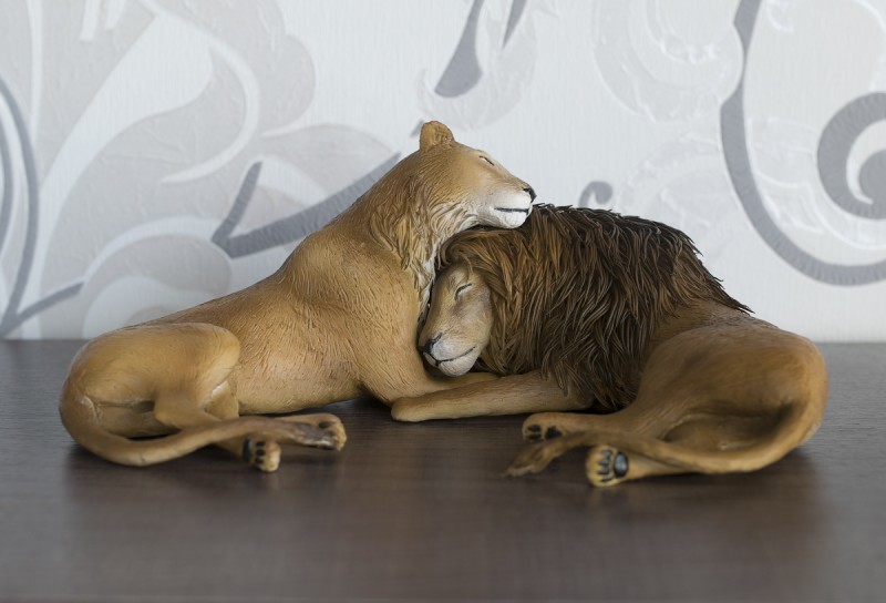 Two lion in love statue with air clay by handmade 